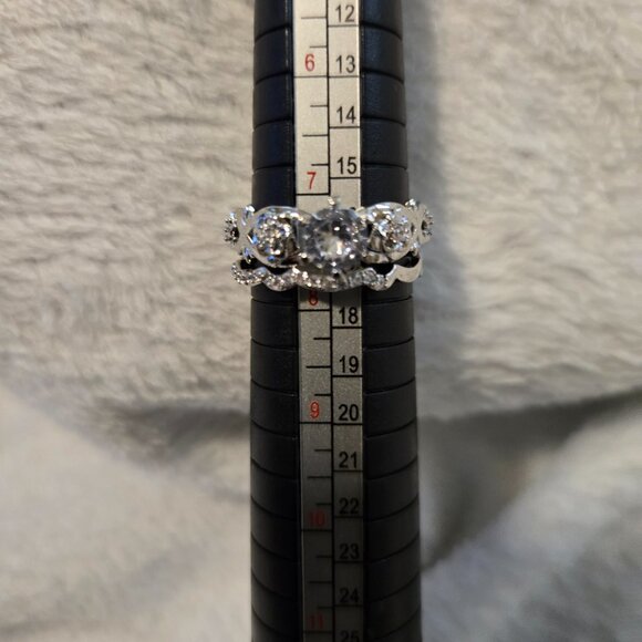 2pcs Rose Flower Design Wave Synthetic Zircon - Picture 1 of 3